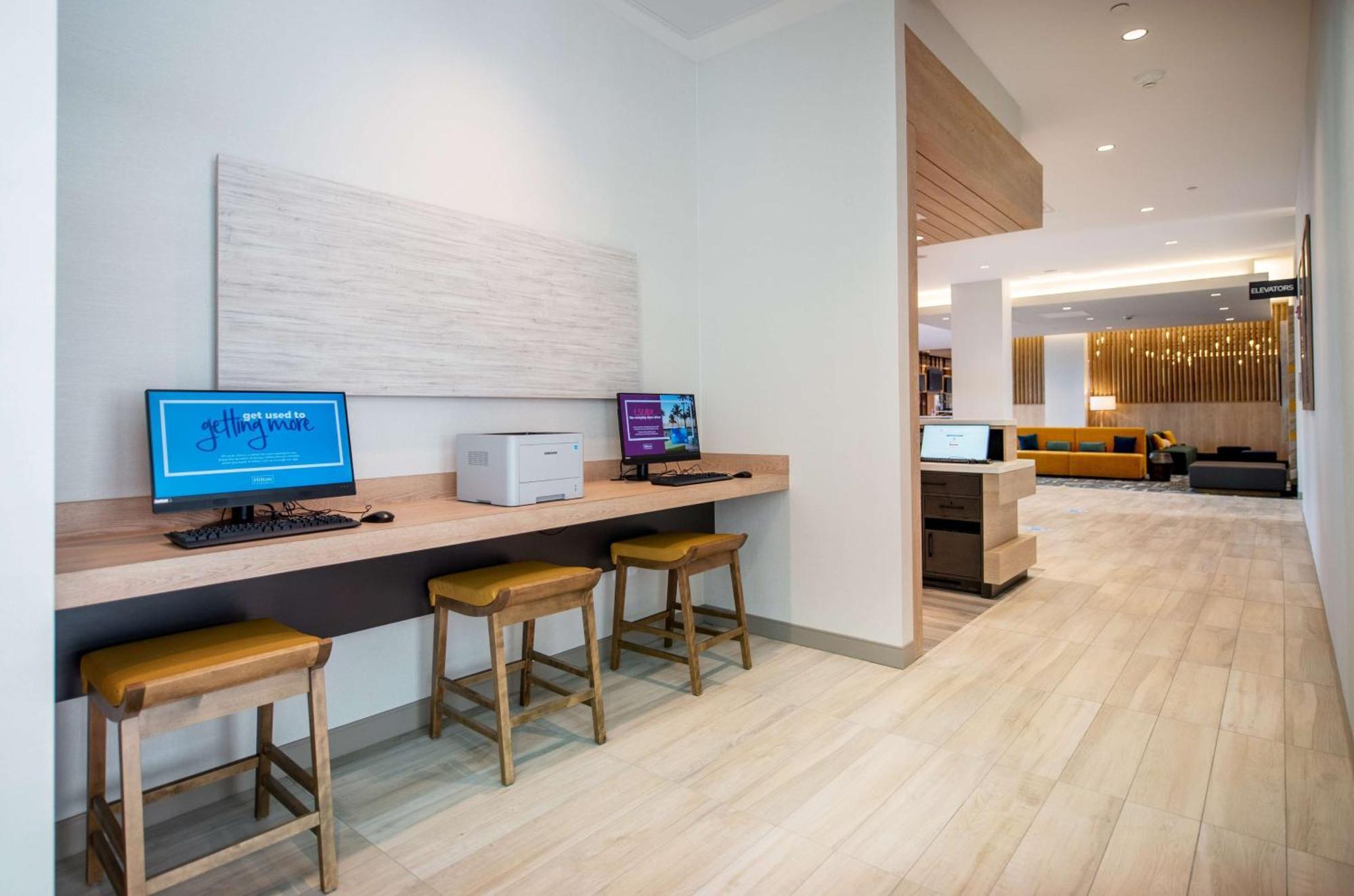 Hilton Garden Inn Moncton Downtown, Nb Екстериор снимка